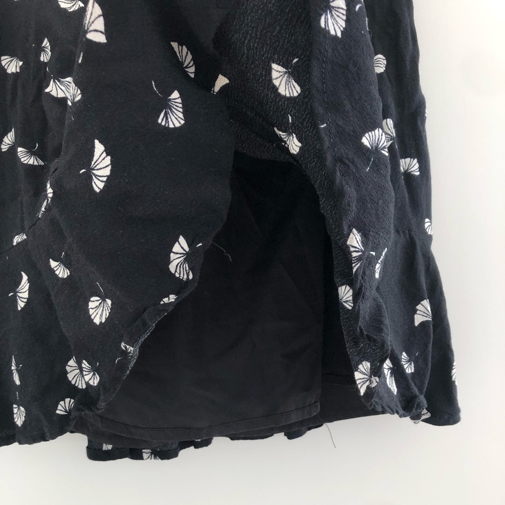 Trendy Forever 21 Black Fan Mini Skirt - Picture 5 of 9